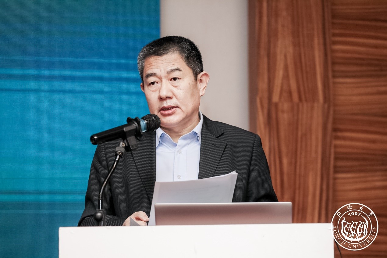 商務部歐洲司司長翟謙做演講 商務部歐洲司司長翟謙做演講
